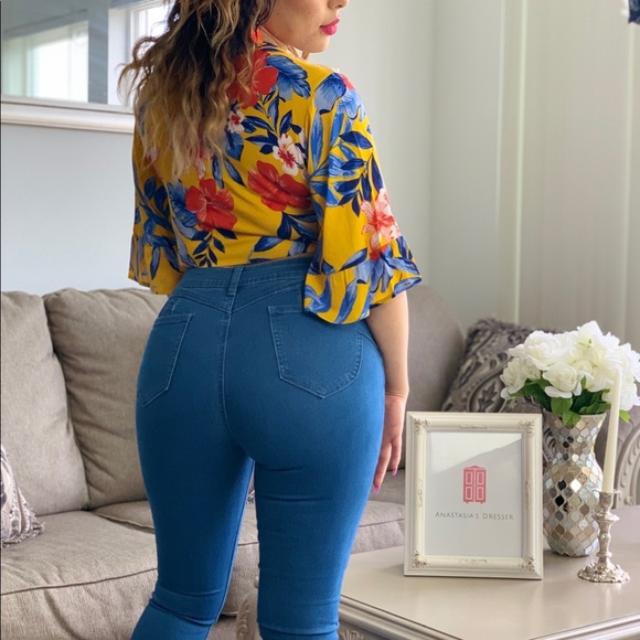 Floral Tied Crop Top - Picture 2 of 2